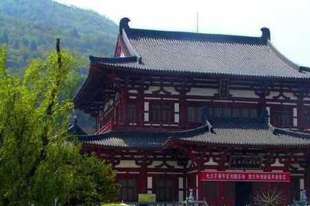 华清宫为什么建在骊山北面
