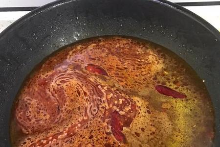 炒火锅底料辣椒为什么用水煮