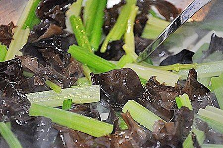 炒地耳需要焯水吗