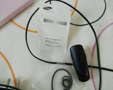 三星蓝牙耳机充电灯亮没反应