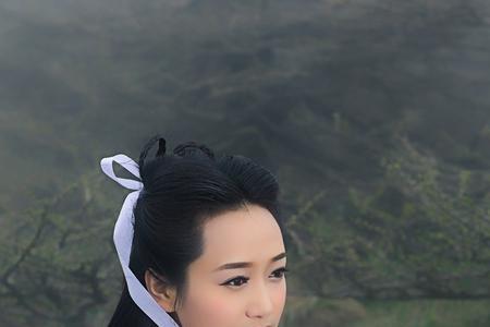 形容白衣女子诗句