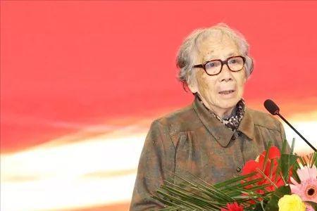 对德高望重的前辈敬仰之词
