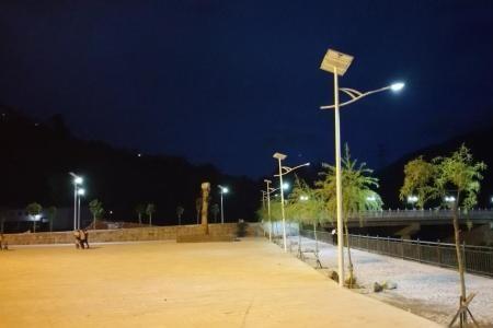 路灯不亮怎么形容