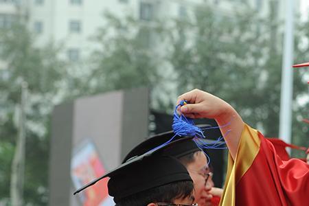 买超毕业于哪所大学