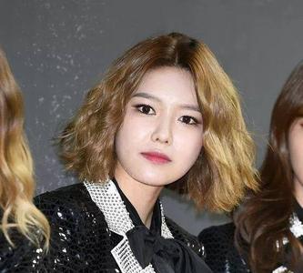有哪些女明星头发也是自然卷