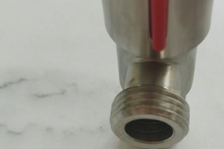 进水阀哪个方向开