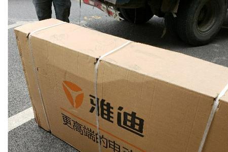 雅迪座位下的箱子怎么开