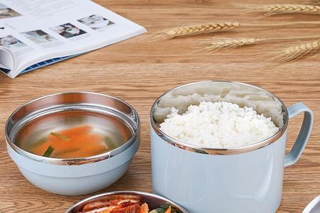 双层塑料快餐杯里面有水怎么办