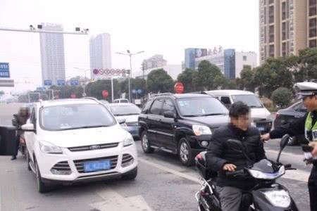 电动摩托车后座带小孩会扣分吗
