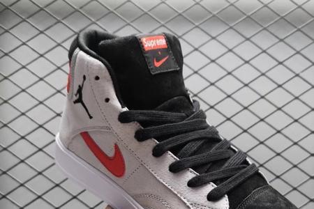 nike鞋标志是印的还是绣的
