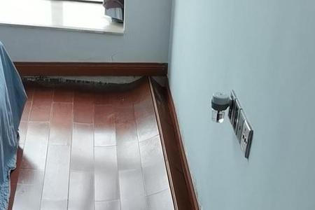 地板拼接处起拱是啥原因