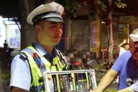 福州闯黄灯扣分吗