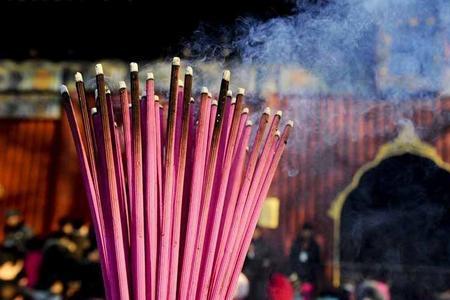 去寺庙许愿是默念还是说出来