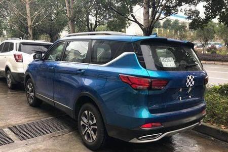 中间两座后面三座的七座suv
