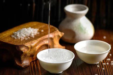 红尘不过三两酒诗