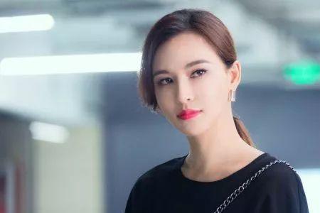 咄咄逼人是褒义还是贬义