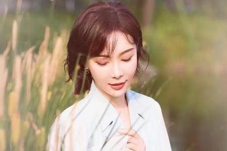 赞美女人独自一人在外打拼