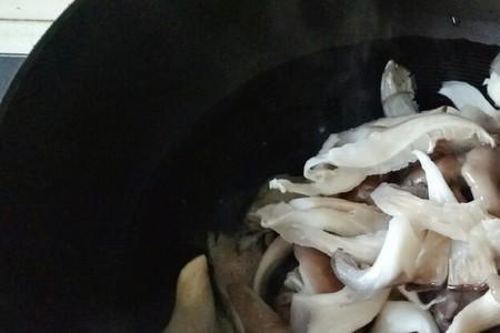 白蘑菇炖豆腐的做法