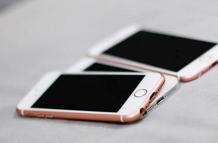 iphonese本身有一点弯吗