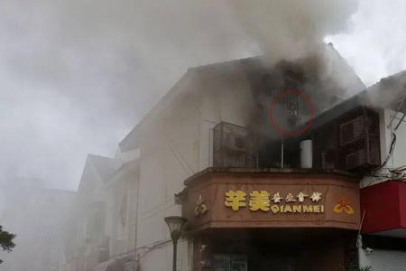 烟火熏缭的意思
