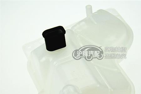 奥迪高温后水副水壶有油