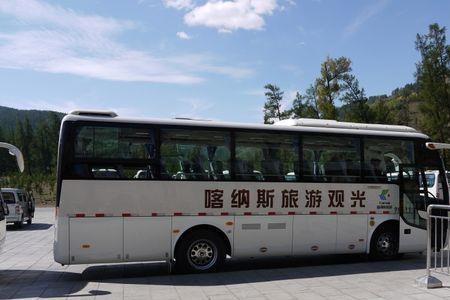 旅游大巴车有几个门