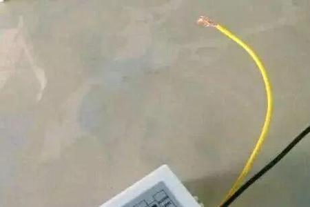 卫生间的led灯微微发亮为什么