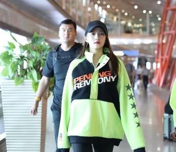 鲨鱼裤不穿袜子怎么搭