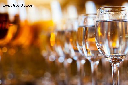 为什么宴会用白酒啤酒却上不了