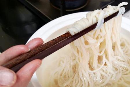 一个人吃挂面多少水