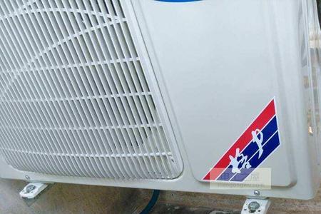 空调挂机往外吹水怎么回事