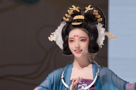诃子裙选胸围还是选裙长