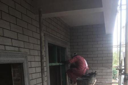 自建房先装大门和窗还是先铺砖