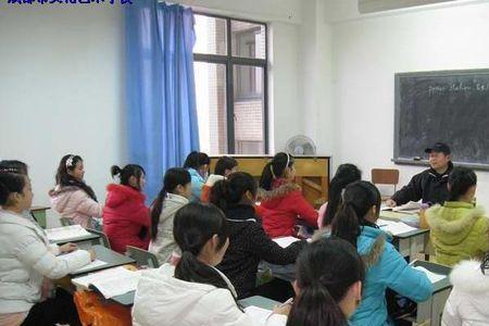 成都市文化艺术学校是初中吗
