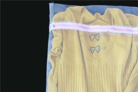 衣服挂久了肩膀褪色了怎么装饰