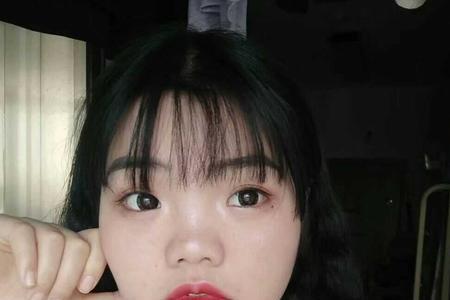 菱形脸塌鼻子适合什么发型