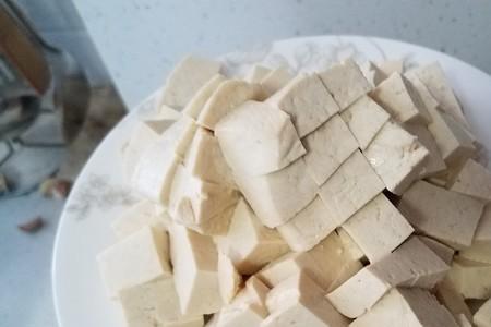 小葱拌豆腐要焯水么