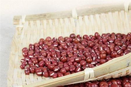 红豆的豆读轻声吗