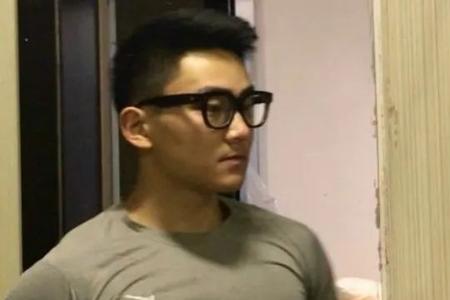 女生看见男生胸肌会动什么反应