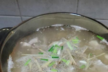 酸萝卜猪杂汤