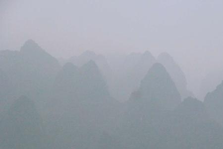 停于云雾边什么意思