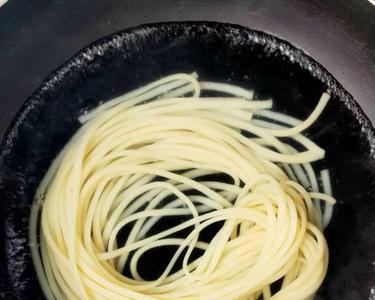 牛筋面用热水泡了还能吃吗