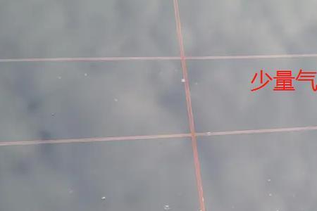 金属膜刚贴有小气泡正常吗