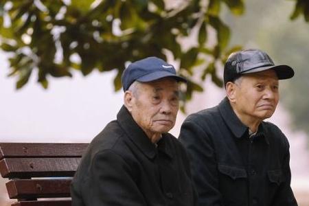 吃冤家饭什么意思