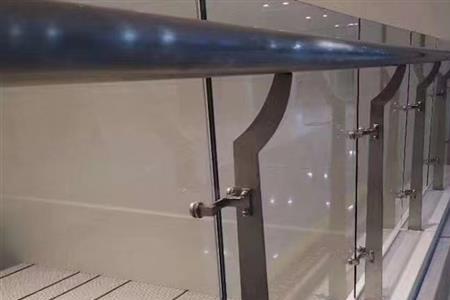 不锈钢楼梯立柱怎么才能一样高
