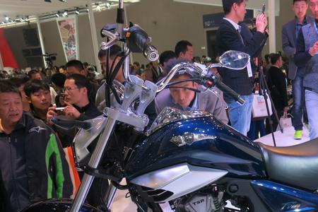 豪爵GZS150和DKS150对比