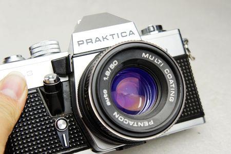 praktica相机怎么充电