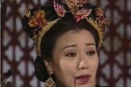 苏荃比韦小宝大多少岁