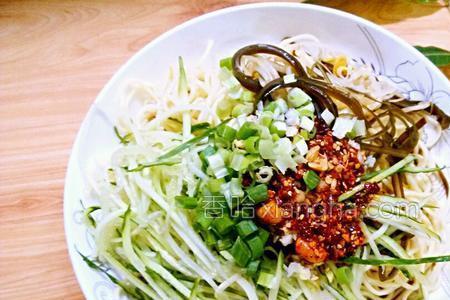 北京花椒油凉面做法
