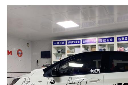长安奔奔车顶贴膜方法